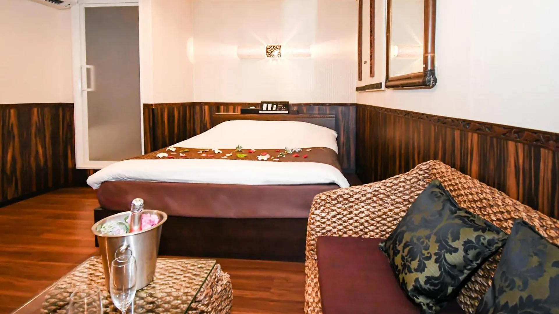 Ikebukuro Grand Hotel Tokyo 2*,